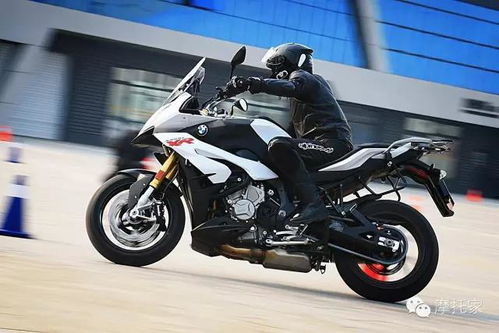 誰(shuí)說(shuō)摩托車彎道里不能剎車？——以寶馬S1000XR為例，探秘現(xiàn)代電控的彎道駕馭哲學(xué)
